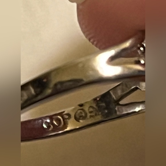 SILVER COLORED DOLPHIN RING. - Picture 8 of 8